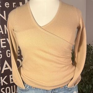 Cashmere Women's Beige V-Neck Sweater. Sz Small